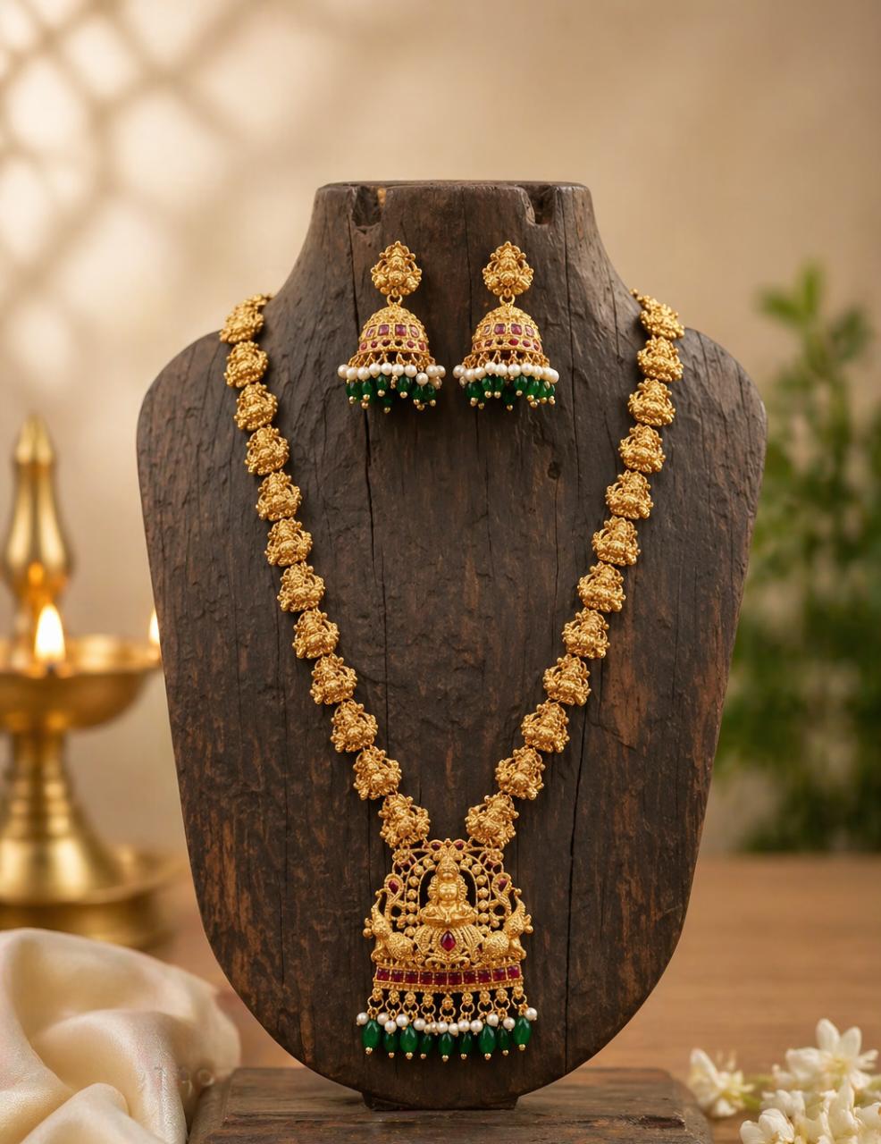 Cheluve Creations antique jewelry showcase piece