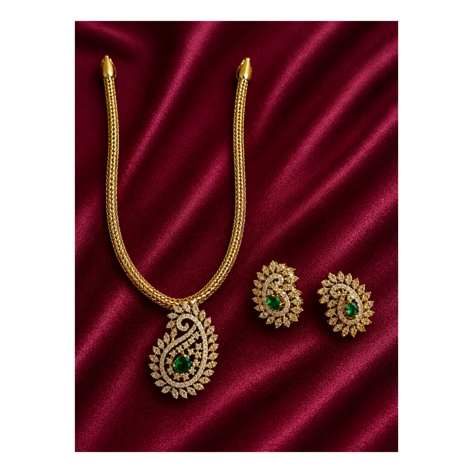 Cheluve Creations antique jewelry showcase piece
